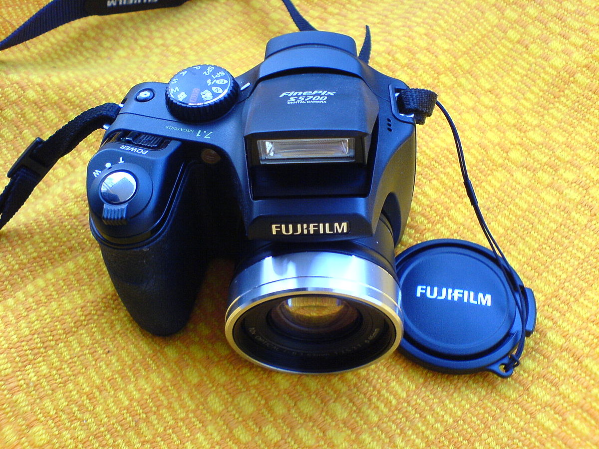 File:Fujifilm Digital camera black - front view.JPG - Wikimedia