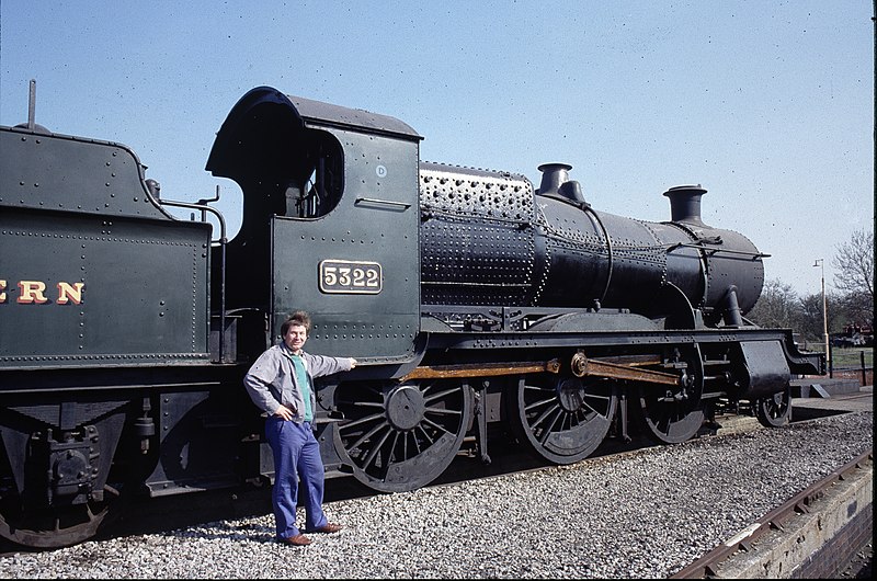 File:GWR 4300 Class loco 5322 Didcot.jpg