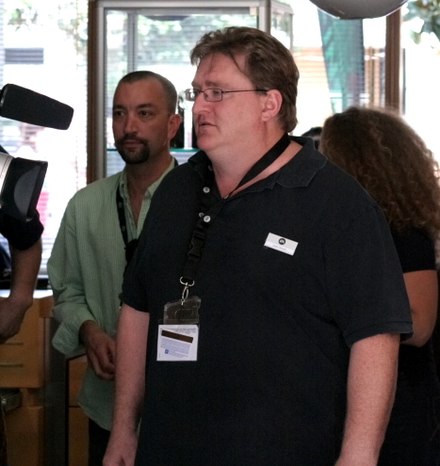 Gabe Newell (foreground) and Doug Lombardi (background), 2007