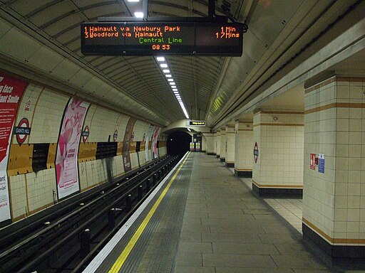 Gants Hill stn eastbound