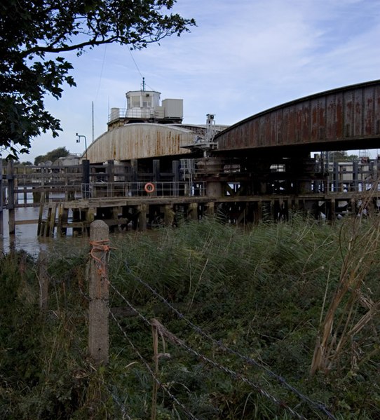 File:Goole rail bridge - geograph.org.uk - 1520508.jpg