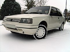 Peugeot 309 Green.