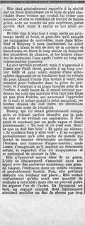 Elle était généralement rappelée à la réalité par un bruit quelconque ou le coup de pied charitable d’une voisine qui voulait lui éviter une amende ; et elle se remettait au travail de bonne grâce, avec un sourire un peu supérieur, parce qu’elle était seule à savoir ce qui allait arriver. Et l’été vint. Il vint tout à coup, après un printemps tardif et froid, et peut-être qu’il remplit les campagnes de merveilles, mais dans Mile-End et Stepney il pesa lourdement. Le soleil chauffa à blanc le toit de zinc de la corderie et transforma en étuve le long atelier où flottaient des poussières de chanvre, et les heures chaudes se traînaient l’une après l’autre au long des interminables journées. Le soir arrivait pourtant ; mais il n’apportait à Lizzie que Faith street, pareille à un long couloir tiède et sans soleil, emplie d’une atmosphère stagnante où se fondaient tous les relents du jour. Quand l’oncle Jim tardait à venir, elle montait pour l’attendre dans la pièce du premier, et s’asseyait à sa place favorite près de la fenêtre. À cette heure-là, il venait souvent par-dessus les toits des maisons d’en face une brise un peu plus fraîche, qui annonçait l’approche de la nuit ; et même quand la brise manquait, les teintes douces du ciel entre les cheminées étaient une sorte de réconfort. Bunny, qui lui tenait généralement compagnie, se laissait parfois attendrir par la paix du soir et lui révélait ses aspirations. Il désignait le couchant par un geste vague et disait pensivement : « Tu vois là où c’est vert. Hein ! ce que ça doit être loin ! » Et après un silence : « Je voudrais bien y aller voir ! » Il ne songeait probablement qu’à cette partie du monde qui devait se trouver directement au-dessous de l’horizon aux nuances d’aigue-marine ; mais Lizzie, s’imaginant qu’il aspirait au firmament même, le regardait d’un air soupçonneux et se contentait de secouer la tête. Elle n’éprouvait aucun désir de ce genre. L’idée de déplacement s’associait dans son esprit avec des embarras nombreux, une grande fatigue, l’intrusion dans un milieu inconnu et probablement hostile. Non, elle préférait attendre son bonheur sur place… Elle sentait confusément qu’elle avait une quantité de souhaits à formuler ; mais elle ne pouvait guère les séparer l’un de l’autre. Ils formaient un tout, un régime complet dont l’avènement viendrait modifier un état de choses par trop