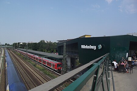 Hamburg S-Bahn Wilhelmsburg DS658n.jpg