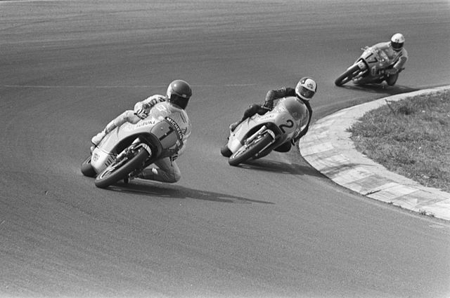 Wil Hartog (1) leads Van Dulmen (2) and Marcel Ankoné (17) during a race at the Zandvoort Circuit