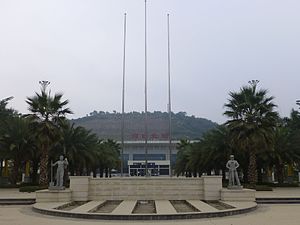 Hekou North Railway Station - P1380446.JPG