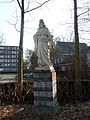 Hoensbroek-Heilig Hartbeeld naast Sint-Janskerk (3).JPG