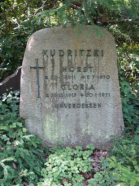 File:Horst Kudritzki (Friedhof Grunewald-Forst).jpg