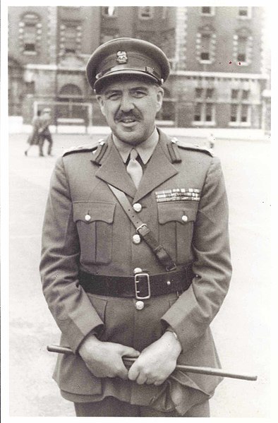 File:Hugh Llewellyn Glyn Hughes 1945.jpg