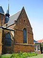 IJzerzandsteen als bouwmateriaal voor de Sint-Martinuskerk (Wezemaal) (8 juni 2006)