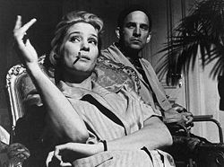 Záběr z natáčení filmu, herečka Ingrid Thulinová (Ester) a Ingmar Bergman