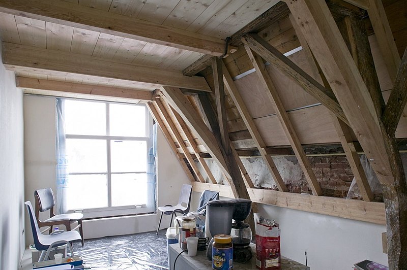 File:Interieur, zicht op houtconstructie in de voorkamer op de tweede verdieping, tijdens verbouwing - Leiden - 20410941 - RCE.jpg