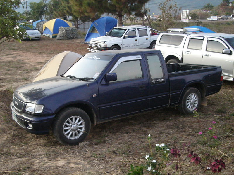 File:Isuzu TF Spacecab.jpg