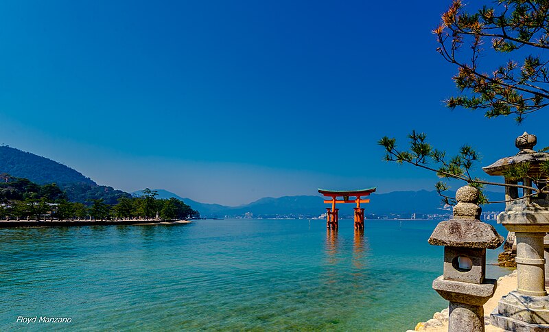 File:Itsukushima Shrine (13472768395).jpg