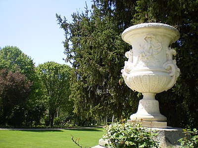 Artistic vase near Conchas Fountain.