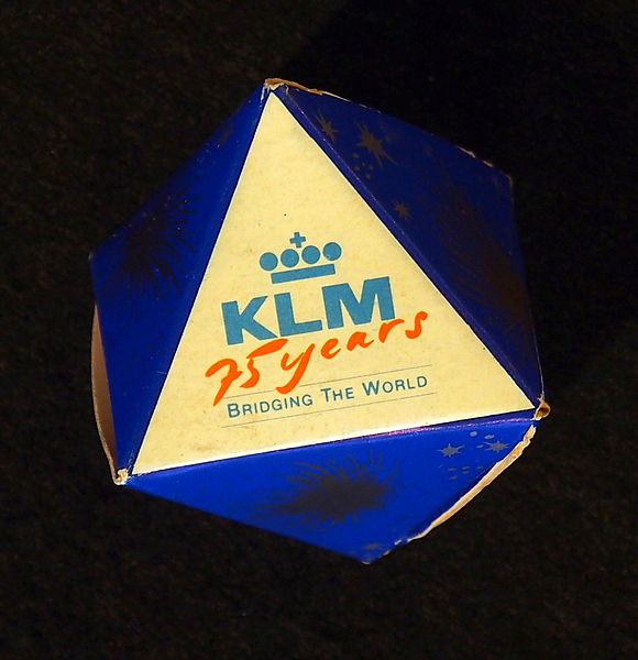 File:KLM 75 years Droste chocolade doosje, foto1.JPG