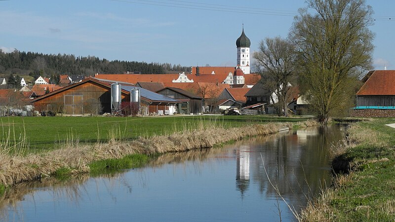 File:Kammeltal-Kammel mit Kloster Wettenhausen.jpg