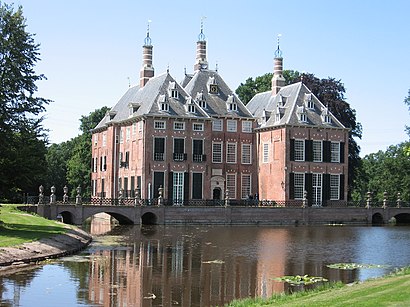 How to get to Kasteel Duivenvoorde with public transit - About the place