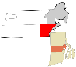 ロードアイランド州におけるケント郡（右下図のピンク）とイーストグリニッジ町（左上図の赤）の位置