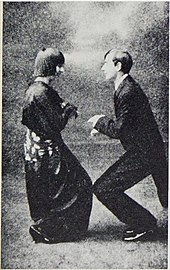 Photo de couple dansant.