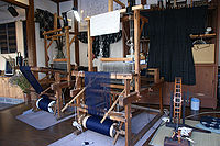 於倉吉鄉土工藝館內展示的倉吉絣織布設備