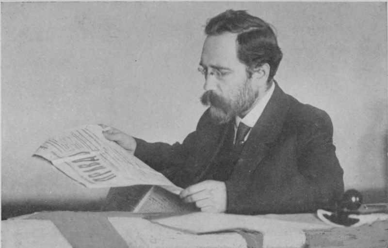 Archivo:Lev Kamenev reads Pravda.png