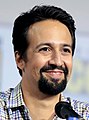 Visage du renouveau du genre à Broadway, Lin-Manuel Miranda s'illustre aujourd'hui au cinéma avec plusieurs projets musicaux dont Hamilton et La Petite Sirène.