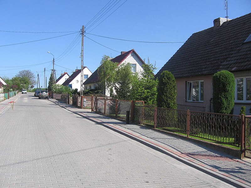 File:Lobez Nowe Osiedle.jpg