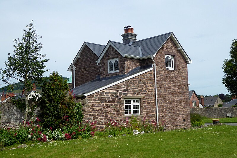 File:Lodge of Abergavenny Castle.jpg