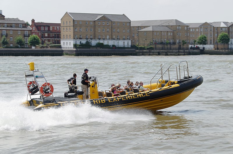 File:London MMB »1H8 River Thames and "Adrenaline".jpg