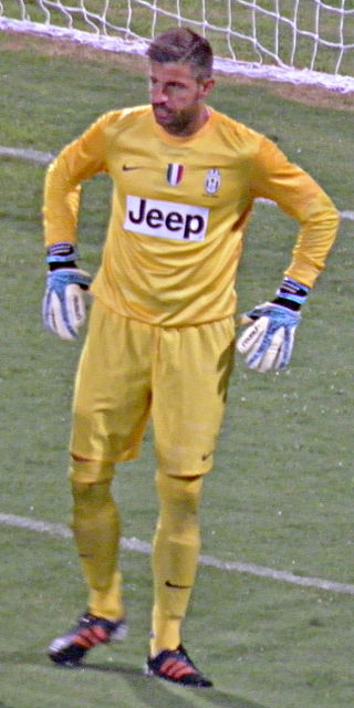 <span class="mw-page-title-main">Marco Storari</span> Italian footballer (born 1977)