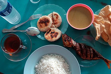 A typical Maldivian meal: masroshi pastries, mas riha fish curry, paaparu, grilled fish, rice and sweet black tea.