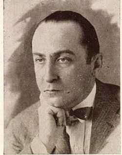 Portréja a Magyar színművészeti lexikonban (1930)