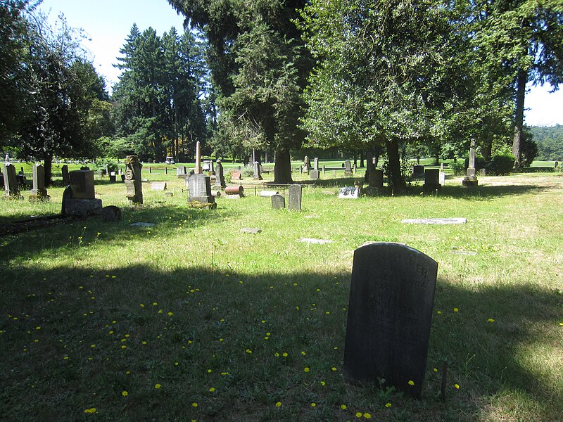 File:Milwaukie Pioneer Cemetery, Oregon (2019) - 17.jpg