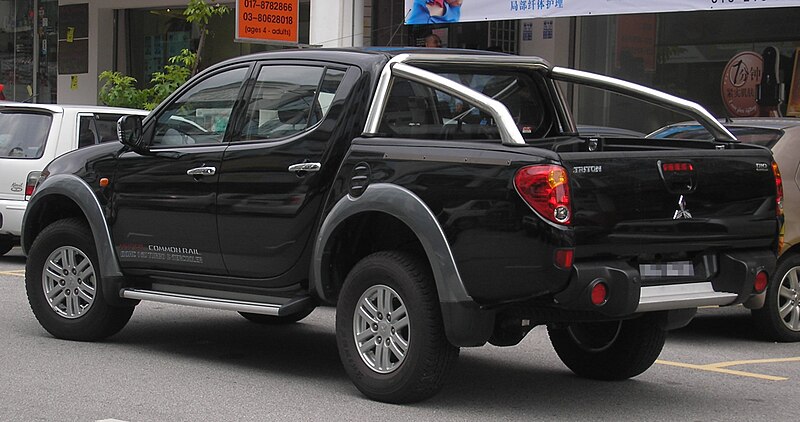 File:Mitsubishi Triton (first generation) (rear), Serdang.jpg