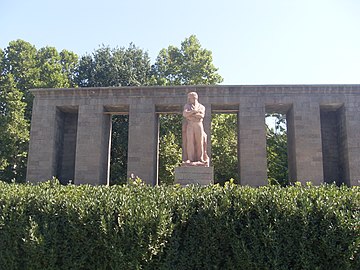 Ստեփան Շահումյանի հուշարձան (Երևան, Շահումյանի հրապարակ)