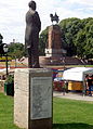 Monumentos a Torcuato ya Карлос Мария де Альвеар.JPG 