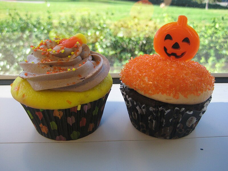 File:More Halloween Cupcakes.jpg