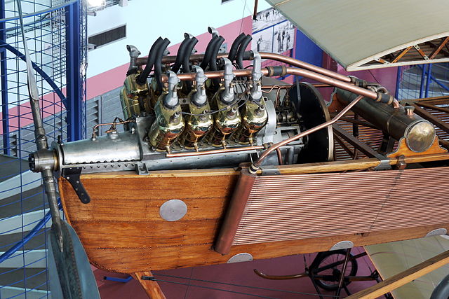 Mechanical port injection system on a 1906 Antoinette 8V engine