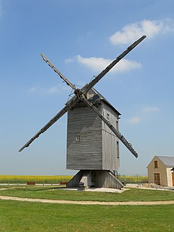 Moulin à vent d'Ouarville.JPG