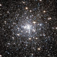 NGC 6752 Hubble WikiSky.jpg