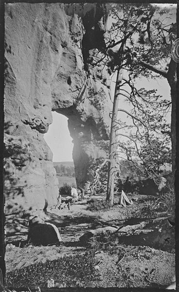 File:Natural Arch, under the Citadel Rock in the Colorado Divide, near Palmer Lake. El Paso County, Colorado. - NARA - 517070.jpg
