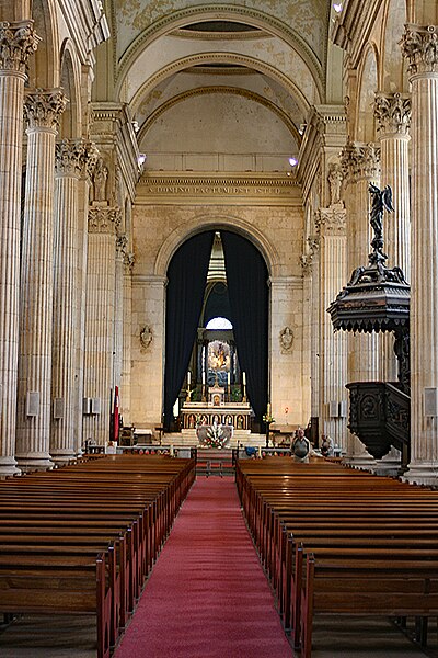 File:Notre Dame nave, BsM.jpg