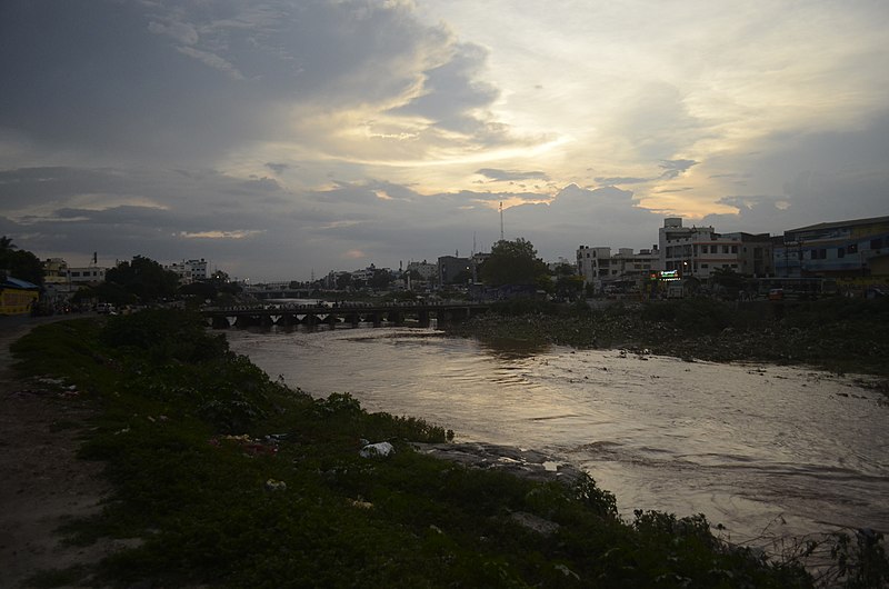 File:Noyyal River in Tiruppur JEG0333.jpg