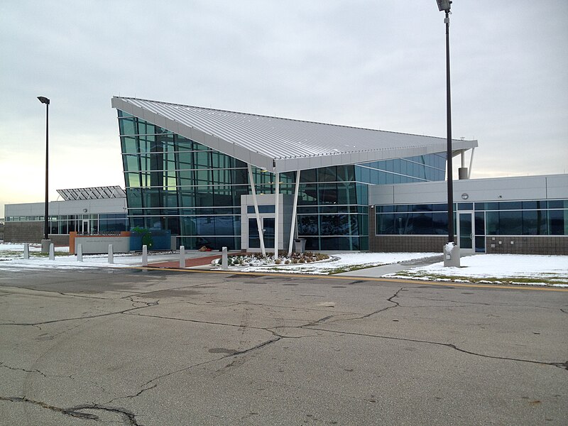 File:Oakland County International Airport New Terminal Building.jpg