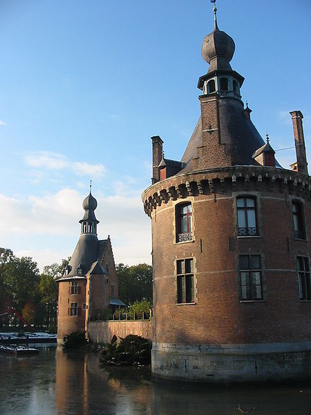 File:Ooidonk castle detail.JPG