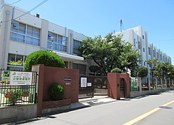 大阪市立放出中学校