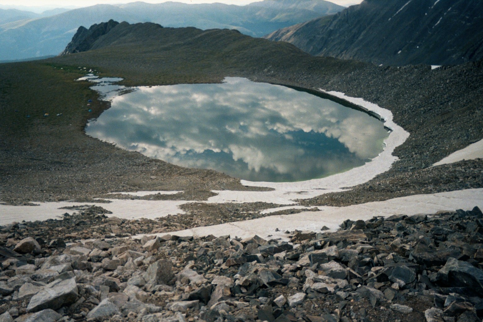 Pacific mountain. Озеро Тарн. Пасифик пик. Pacific.