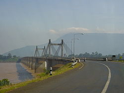 メコン川にかけられた橋 the Lao Nippon Bridge, ラオス パークセー郡