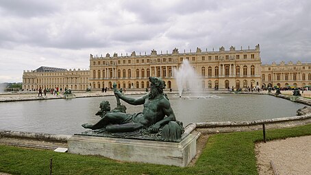 Garden façade of the Palace of Versailles, by Jules Hardouin-Mansart, 1678–1688[62]